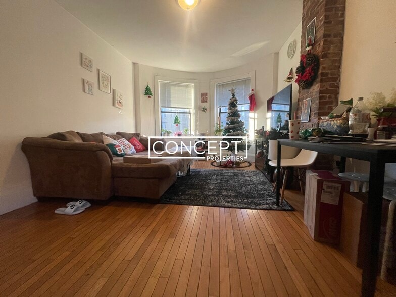 Building Photo - 878 Huntington Ave