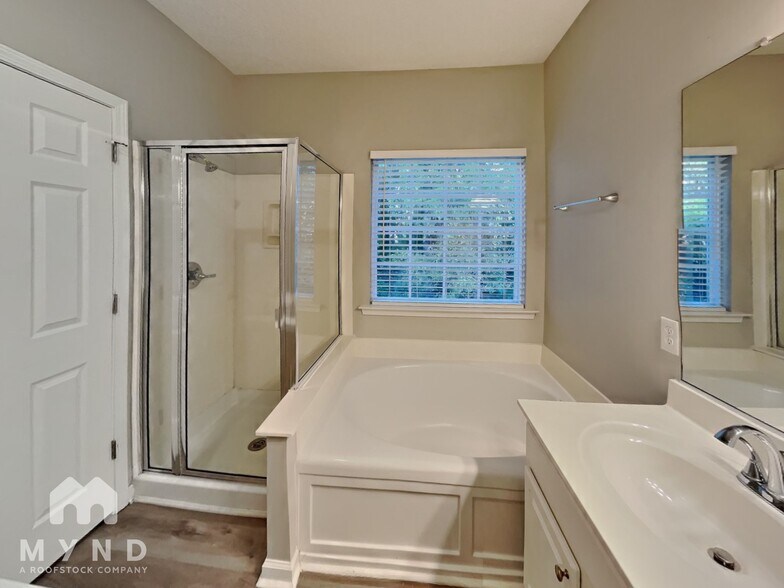 Building Photo - 8104 Stone Bridge Ct