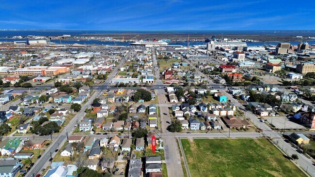 Building Photo - 1213 28th St