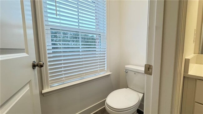 Building Photo - 813 Atkins Ln