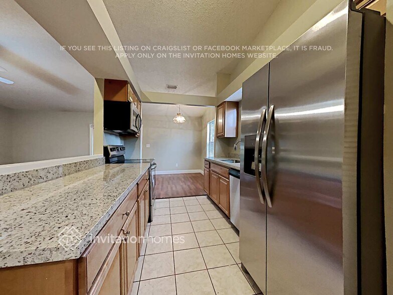 Building Photo - 10884 Grandview Ct
