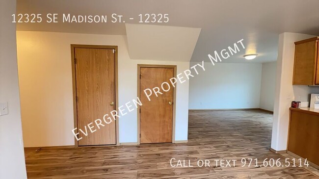 Building Photo - Cozy 3BR/2.5BA with Private Backyard & Att...