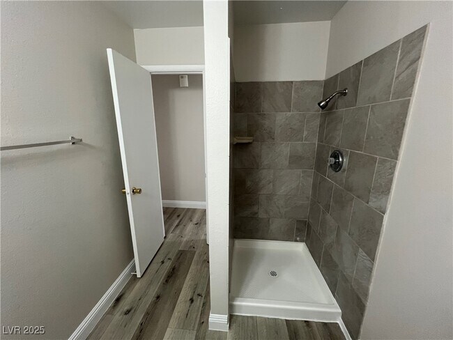 Building Photo - 1009 Willow Tree Dr
