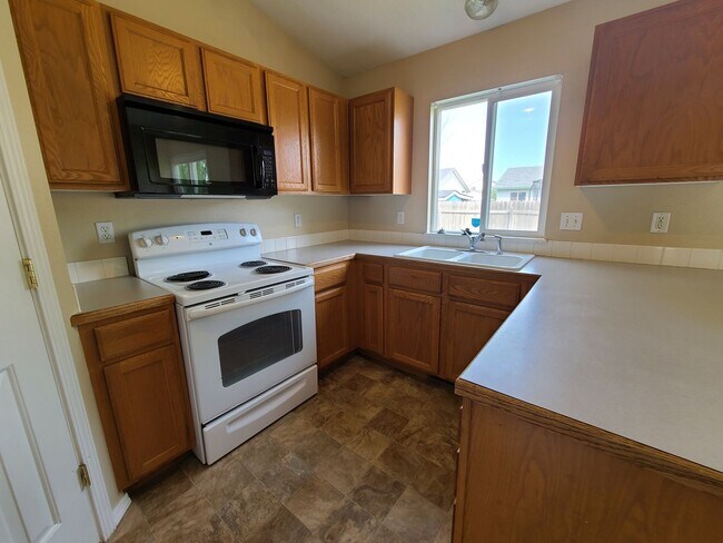 Building Photo - Nice Home near Vallivue High School
