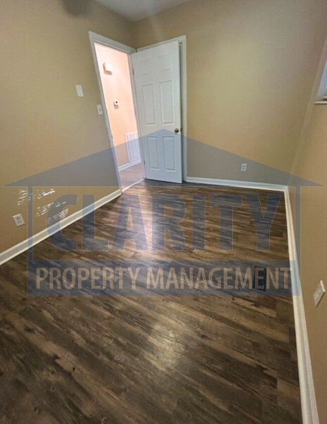 Building Photo - Charming 3 Bedroom, 1 Bath Home with Garag...