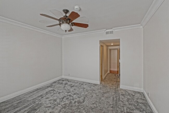 Building Photo - NICELY REMODELED, 2BR2.5BA, 1700 SQ FT CON...