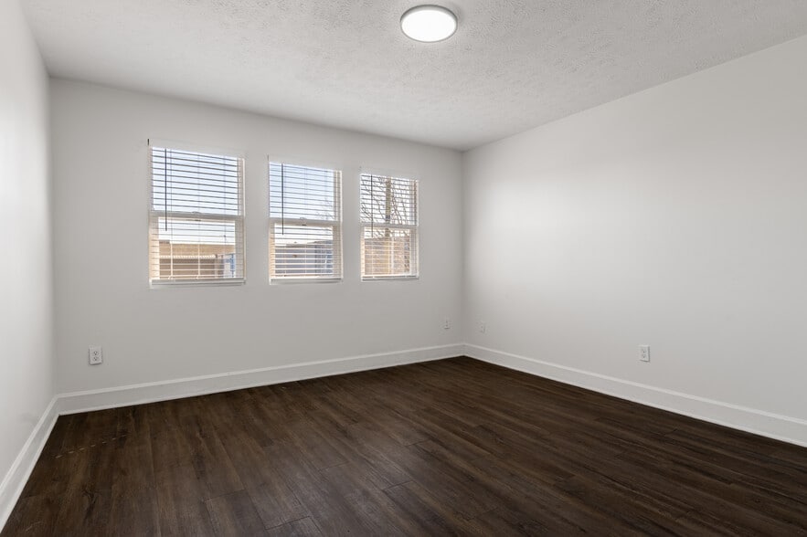 Building Photo - 408 E Beecher St