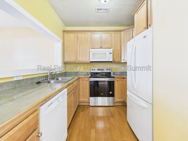 Building Photo - 350 Marquette Ct