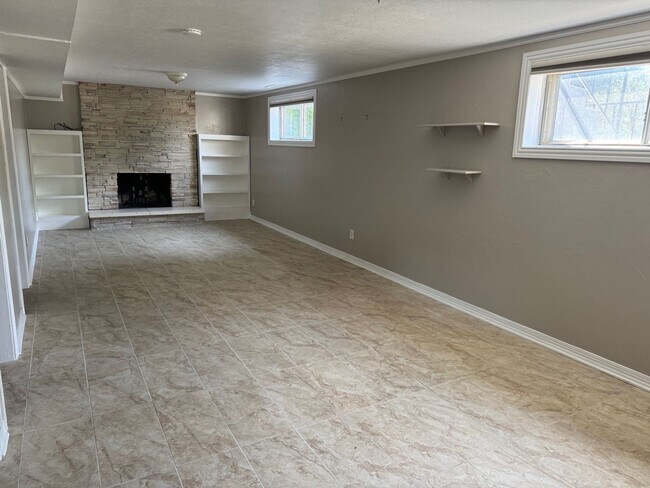 Building Photo - Charming 4 Bedroom Home Near UCCS and Palm...
