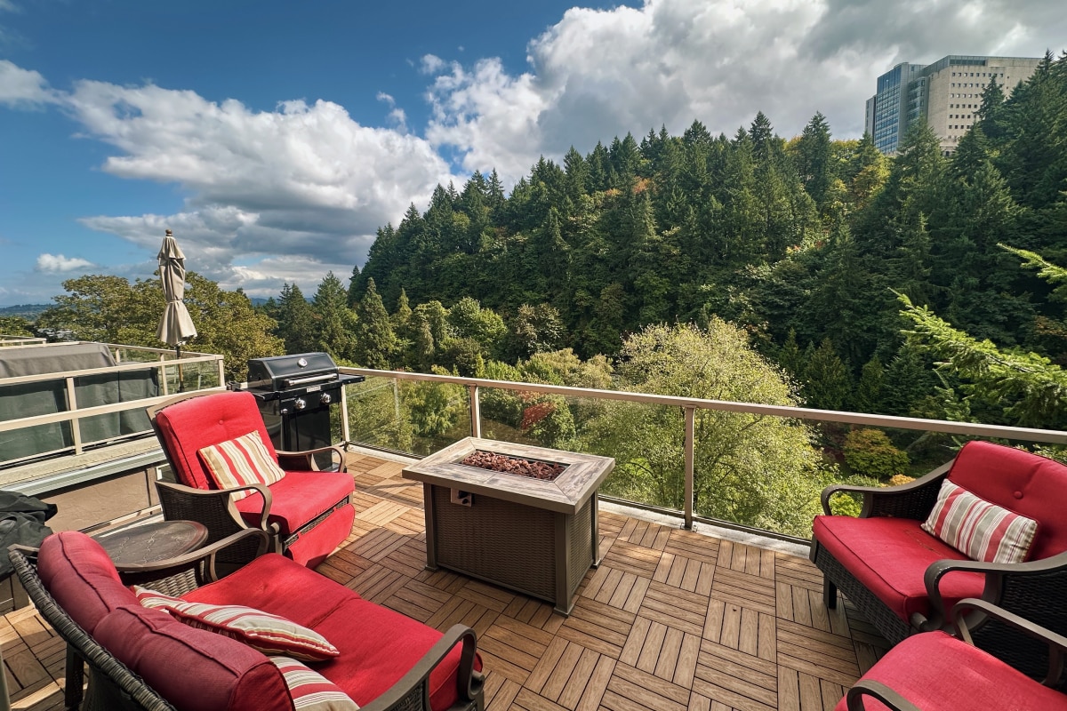 Building Photo - 852 SW Broadway Dr