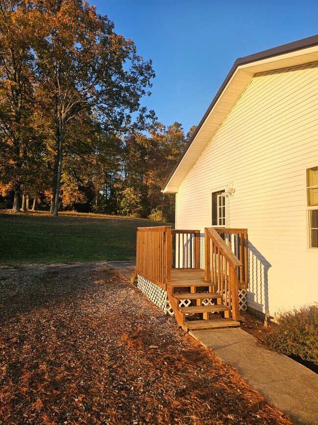 Building Photo - 559 Robert Kelly Rd