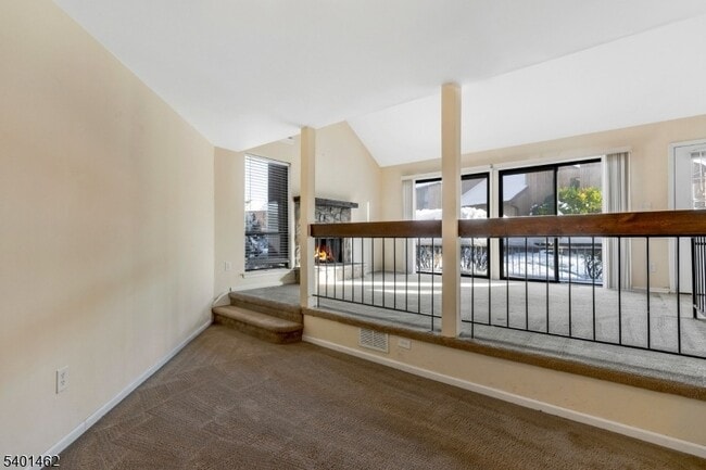 Building Photo - 117 Bluebird Dr