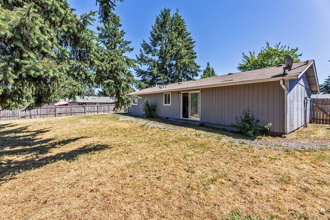 Building Photo - READY SET MOVE!!! GREAT PRICE & LOCATION - Darling Rambler in Olympia