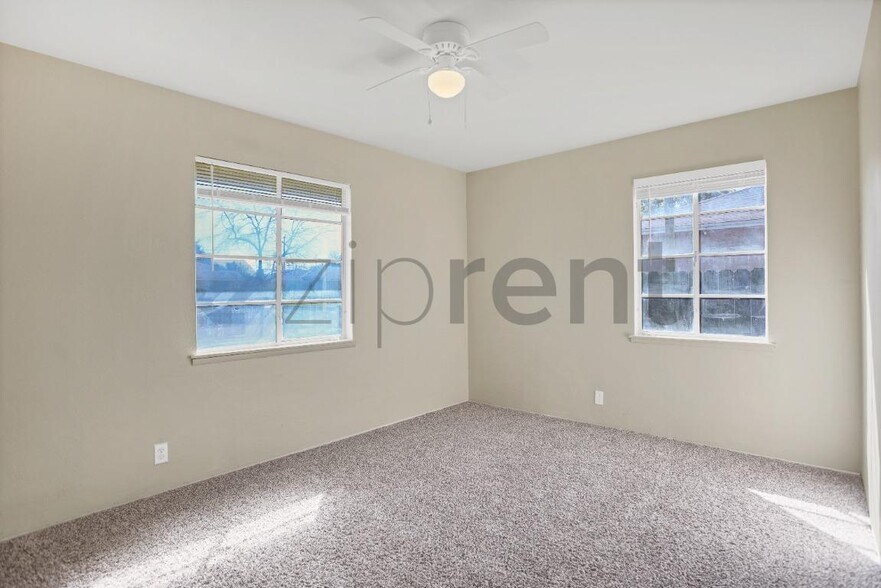 Building Photo - 1335 E Brown Ave