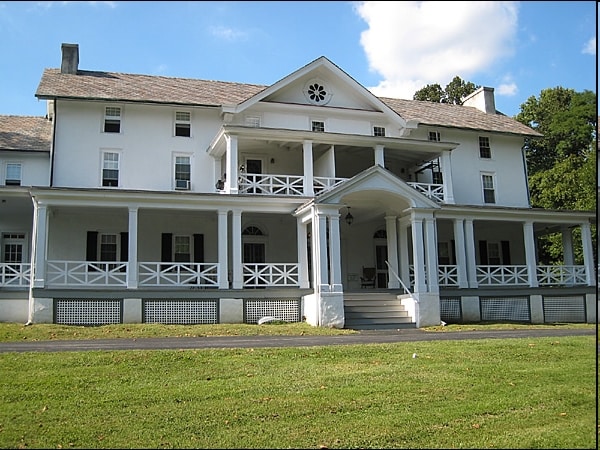 Devon Park: Mansion House - 30 N Devon