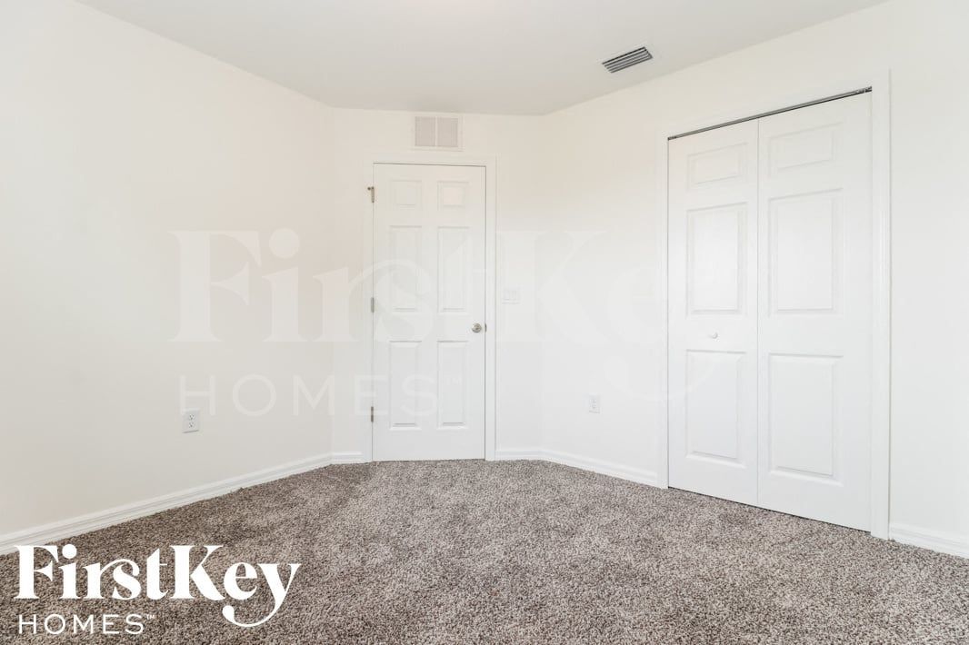 Building Photo - 50 Queen Ct