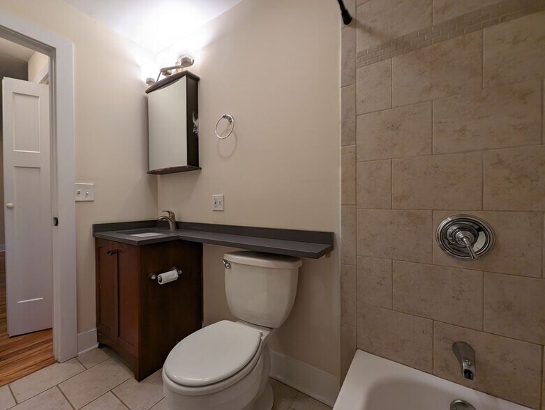 Building Photo - 555 W Arlington Pl