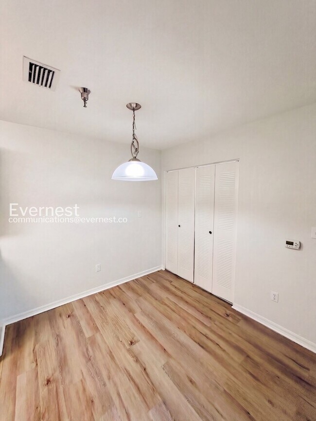 Building Photo - 10265 Gandy Blvd N