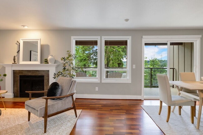 Building Photo - 8980 Redmond - Woodinville Rd NE