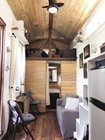 Building Photo - 325 N Sunset St