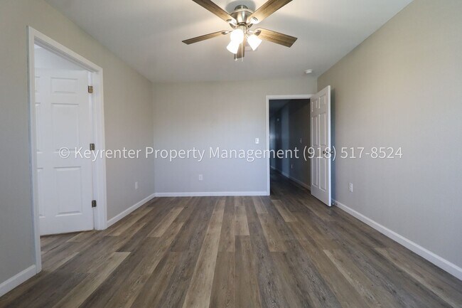Building Photo - 4124 W 56th Pl