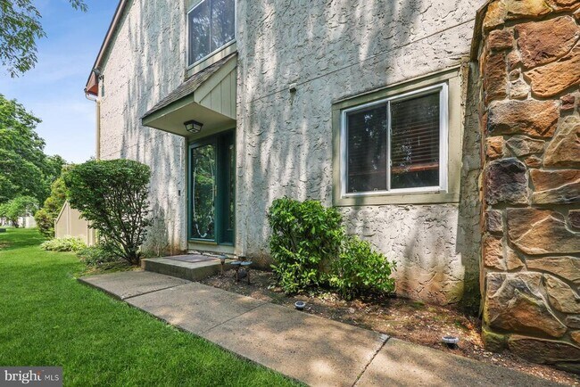 Building Photo - 153 Thoreau Dr