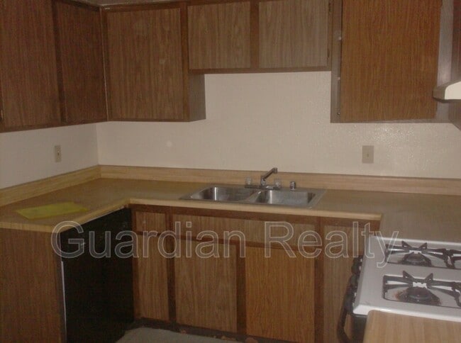 Building Photo - 2209 Tall Pine Dr