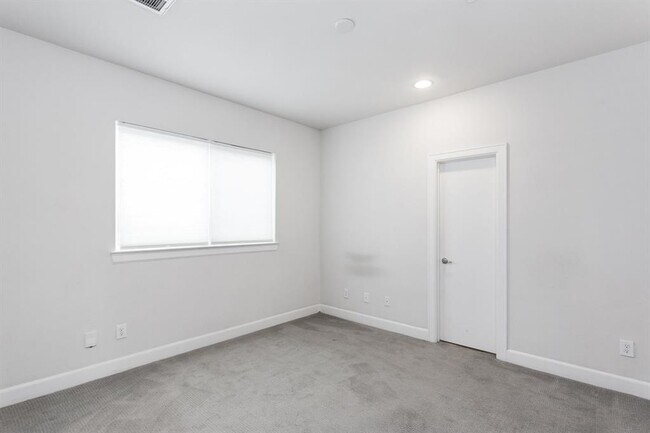 Building Photo - 348 Eado Park Cir