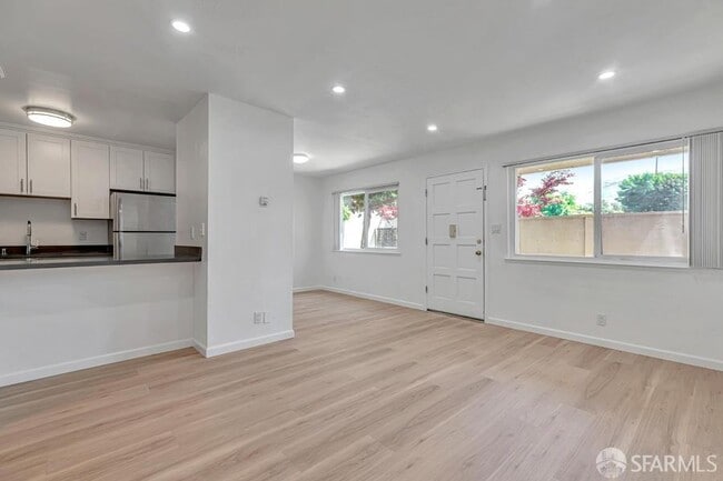 Building Photo - 46728 Crawford St