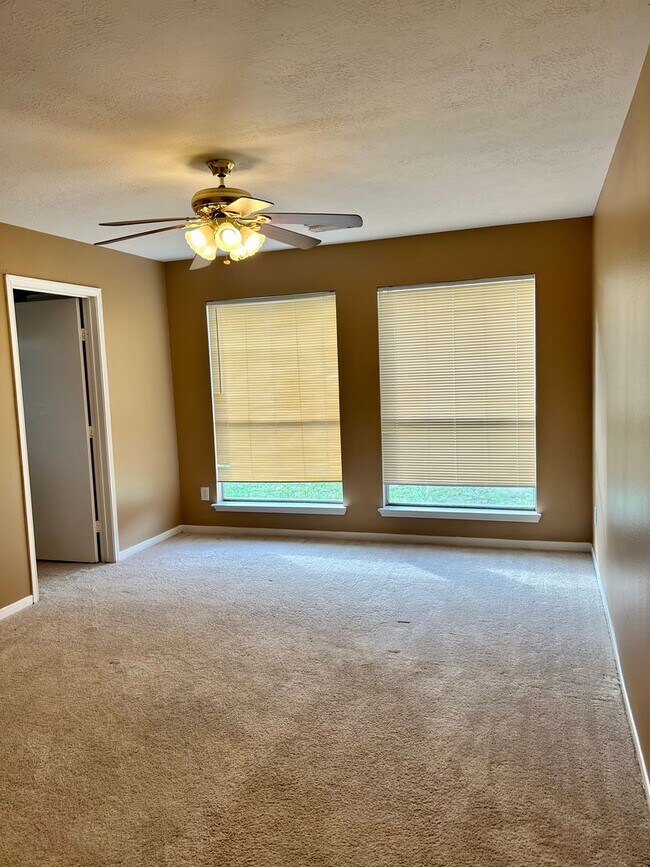 Building Photo - 18315 Willow Moss Dr