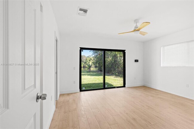 Building Photo - 317 N 31st Ave