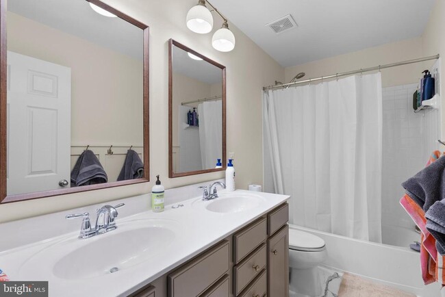 Building Photo - 35507 St James Dr