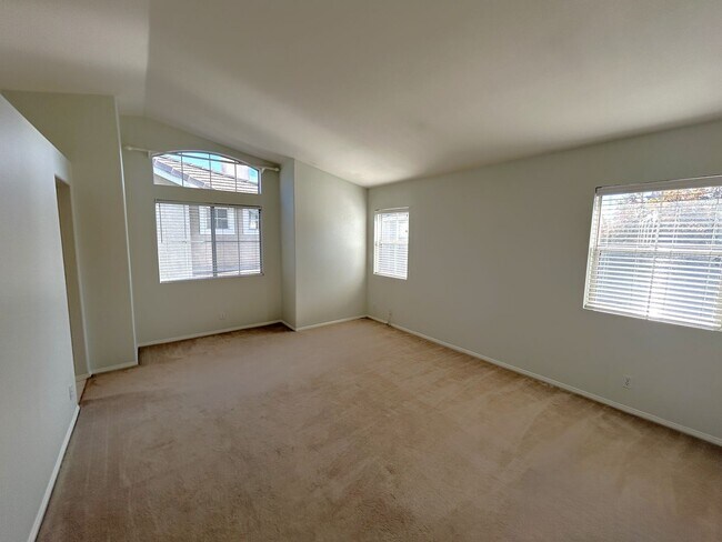 Building Photo - Sunflower Unit A  Glendora, Ca 91740 (3 Bed, 2.5 Bath)