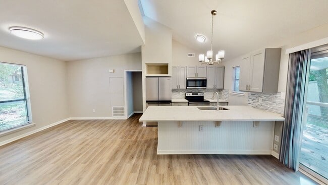 Building Photo - 5012 Glenview Ct