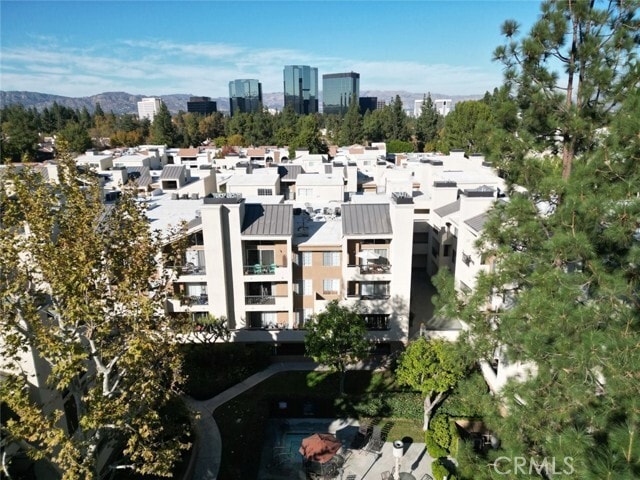 Building Photo - 5540 Owensmouth Ave