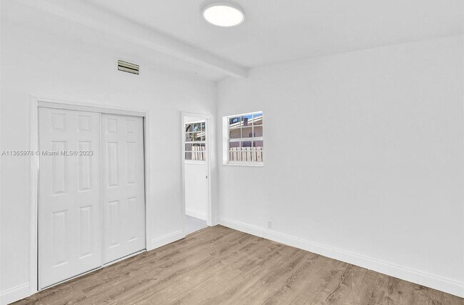 Building Photo - 1150 SW 46th Ave