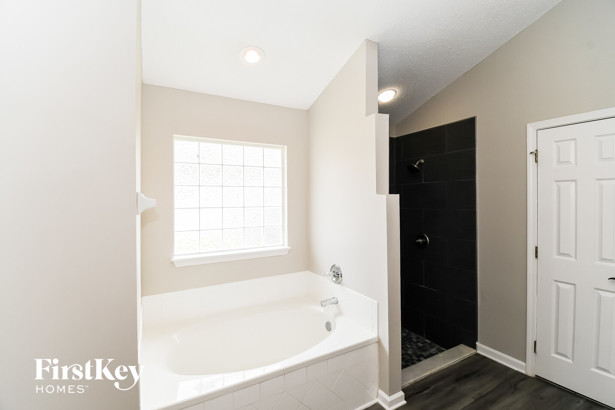 Building Photo - 1845 Northglen Cir