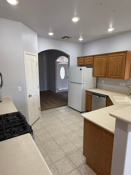 Building Photo - 2117 Buena Vista Dr