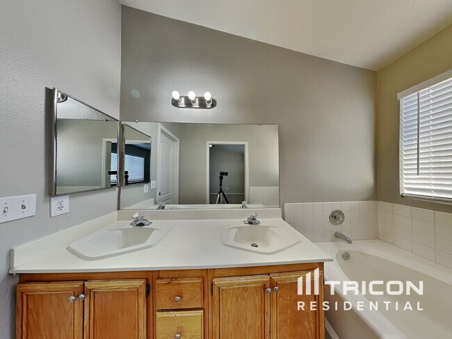 Building Photo - 6119 Bing Cherry Dr
