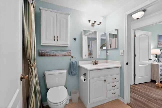 Building Photo - 4114 Central Sarasota Pkwy