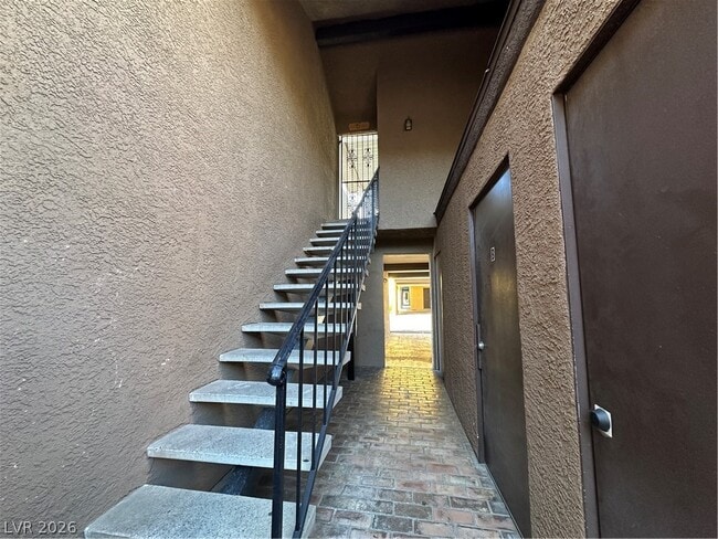 Building Photo - 1467 Hialeah Dr