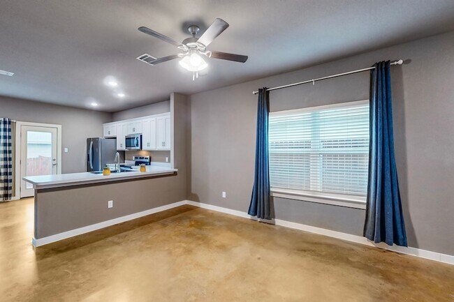 Building Photo - 209 S Baugh St