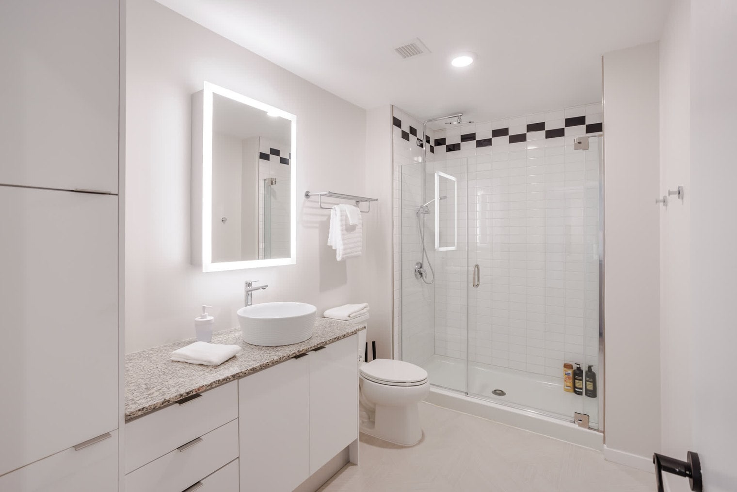 Building Photo - 1 W 4th St