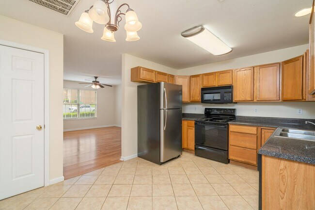 Building Photo - 1703 Maple View Way