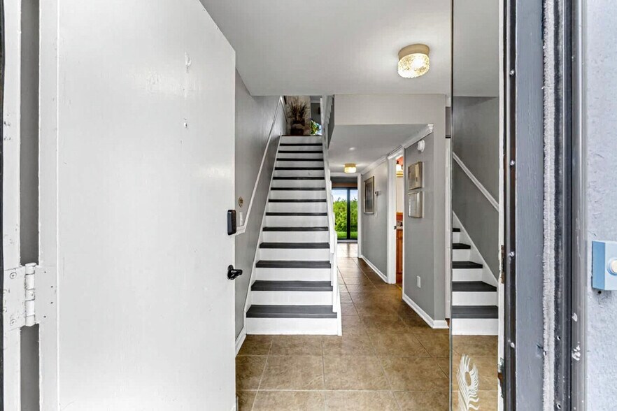 Building Photo - 890-A1A A1A Beach Blvd