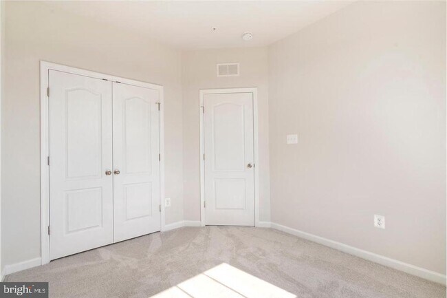 Building Photo - 5911 Garden Walk Dr