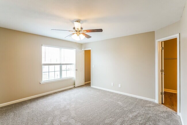 Building Photo - 221 Quiet Ln