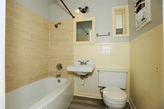 Building Photo - 609 Magnolia St