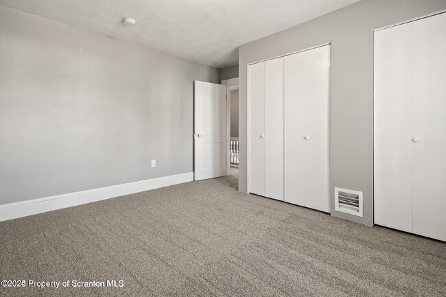 Building Photo - 724 Electric St