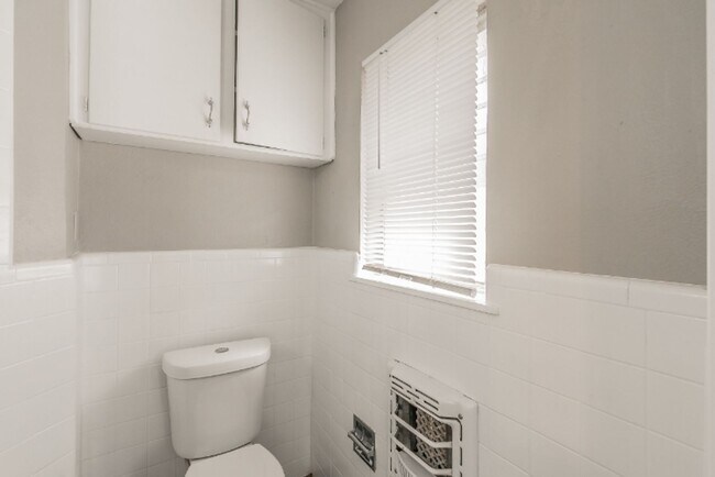 Building Photo - 7513 Maple Dr
